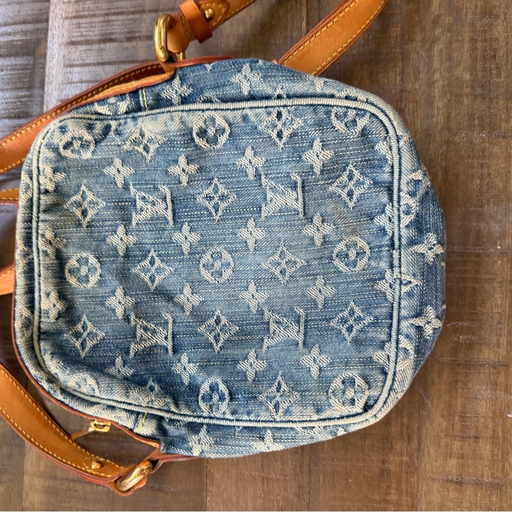 Louis Vuitton Denim Camera Bag - Picture 4 of 10